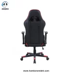 نمای پشت صندلی چرخ دار گیمینگ به رنگ مشکی و طراحی های قرمز